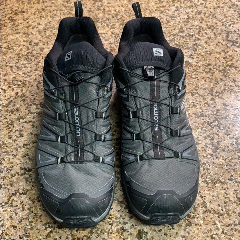 Salomon tennis shoes